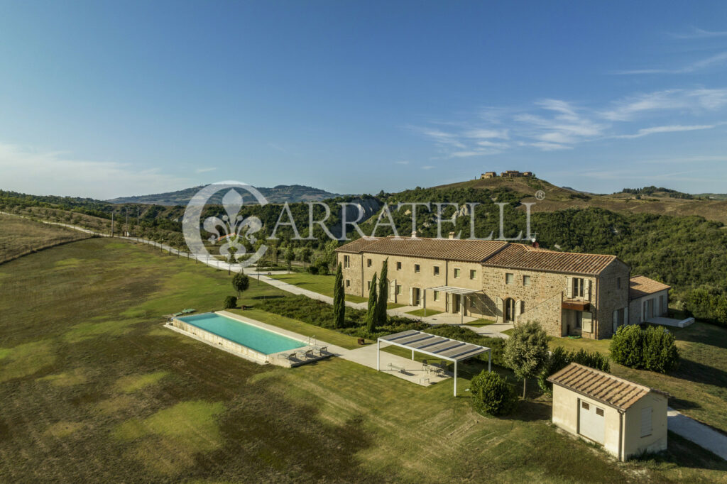 Charming farmhouse with land and pool, Volterra