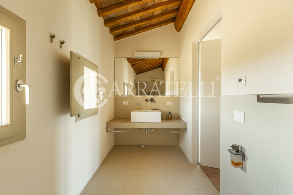 Charming farmhouse with land and pool, Volterra
