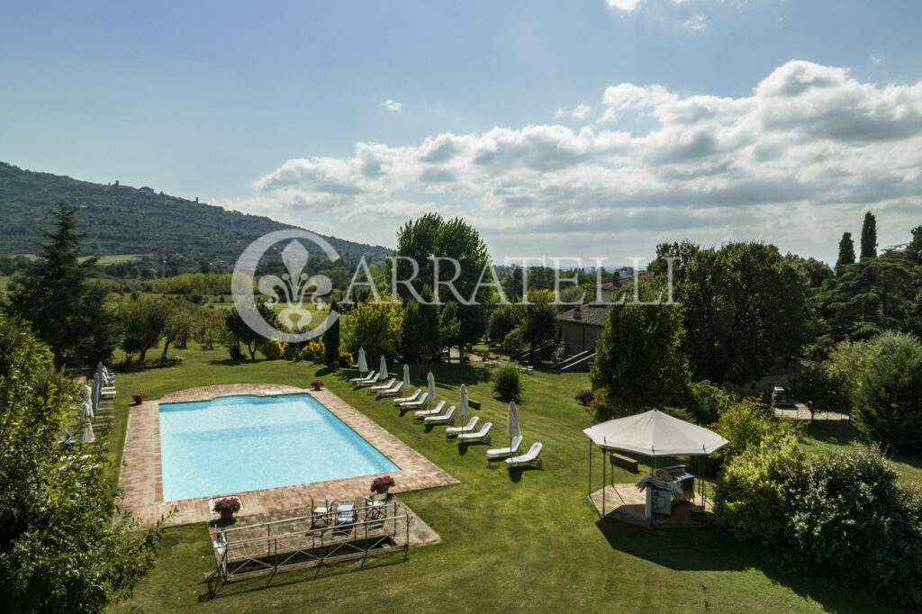 Villa nobiliare con piscina e dépendance a Cortona