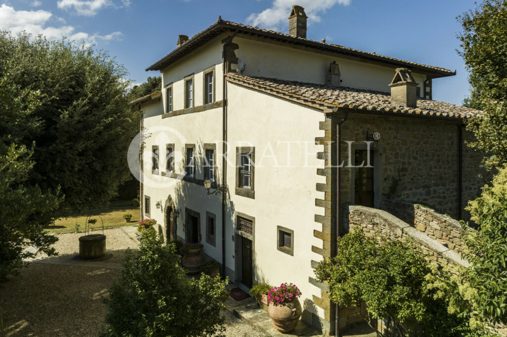 Noble villa with pool and annexe in Cortona