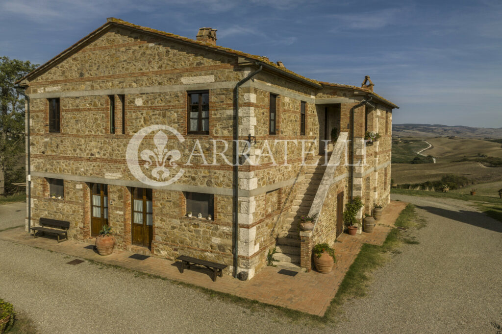 Panoramic stone farmhouse in San Quirico d’Orcia.