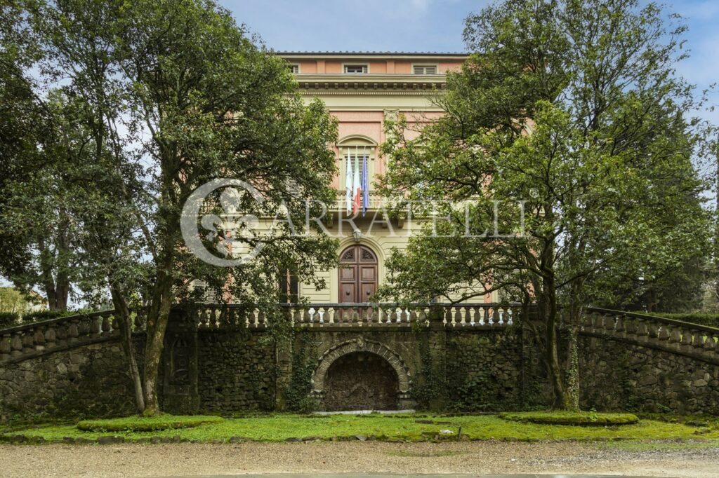 Historic villa with park and annex Porta Romana