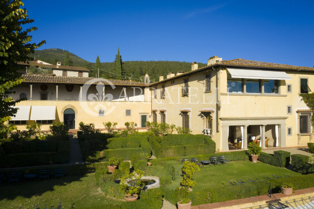 Prestigious Medici villa in the hills of Florence