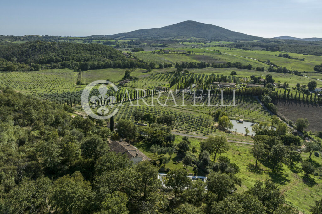 Вилла с бассейном и земельным участком в Капальбио – Тоскана