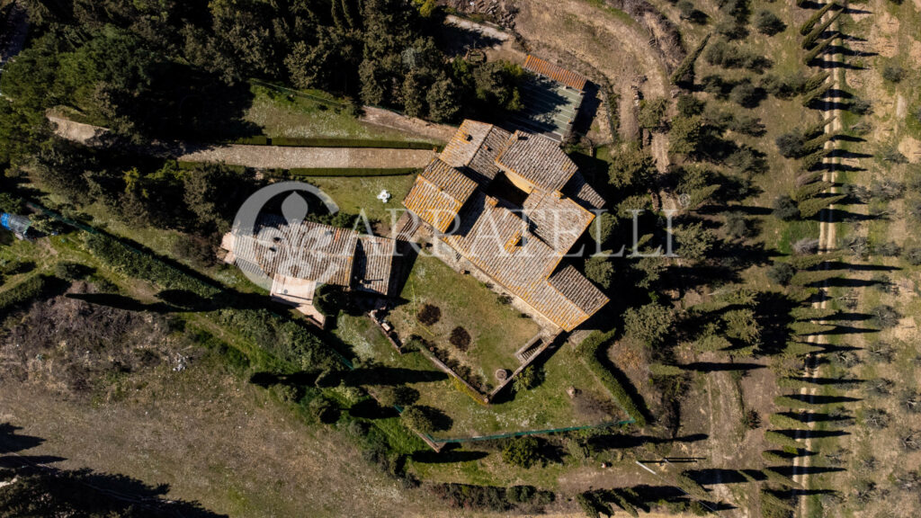 Lussuosa villa con giardino, piscina e terreno nel Chianti